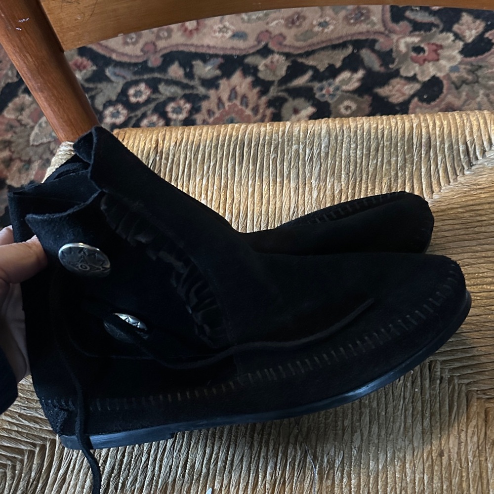 Minnetonka Black suede leather Moccasins with Decorative silver Buttons - Picture 9 of 12